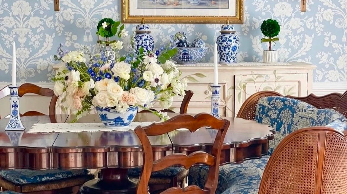 Elegant Coastal Blue and White Dining Room Decorating