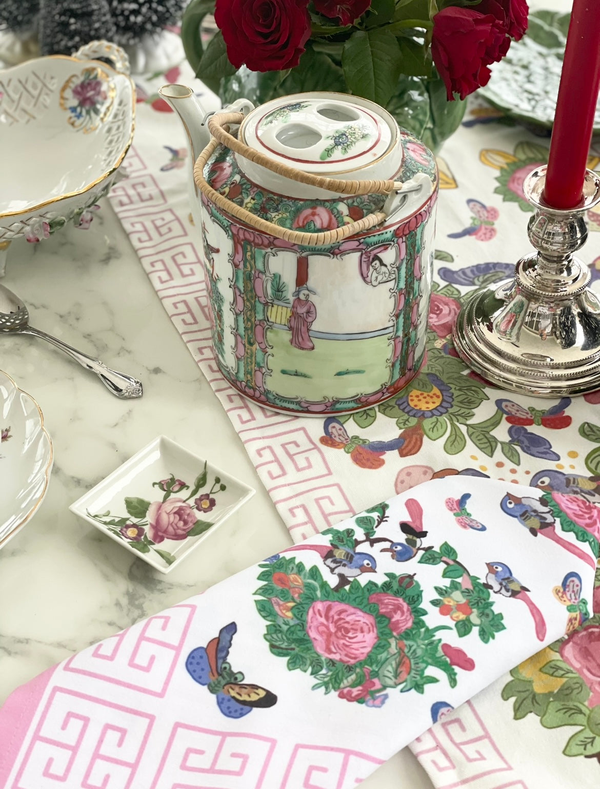 Famille Rose Napkin (2PK) by Diga Linda