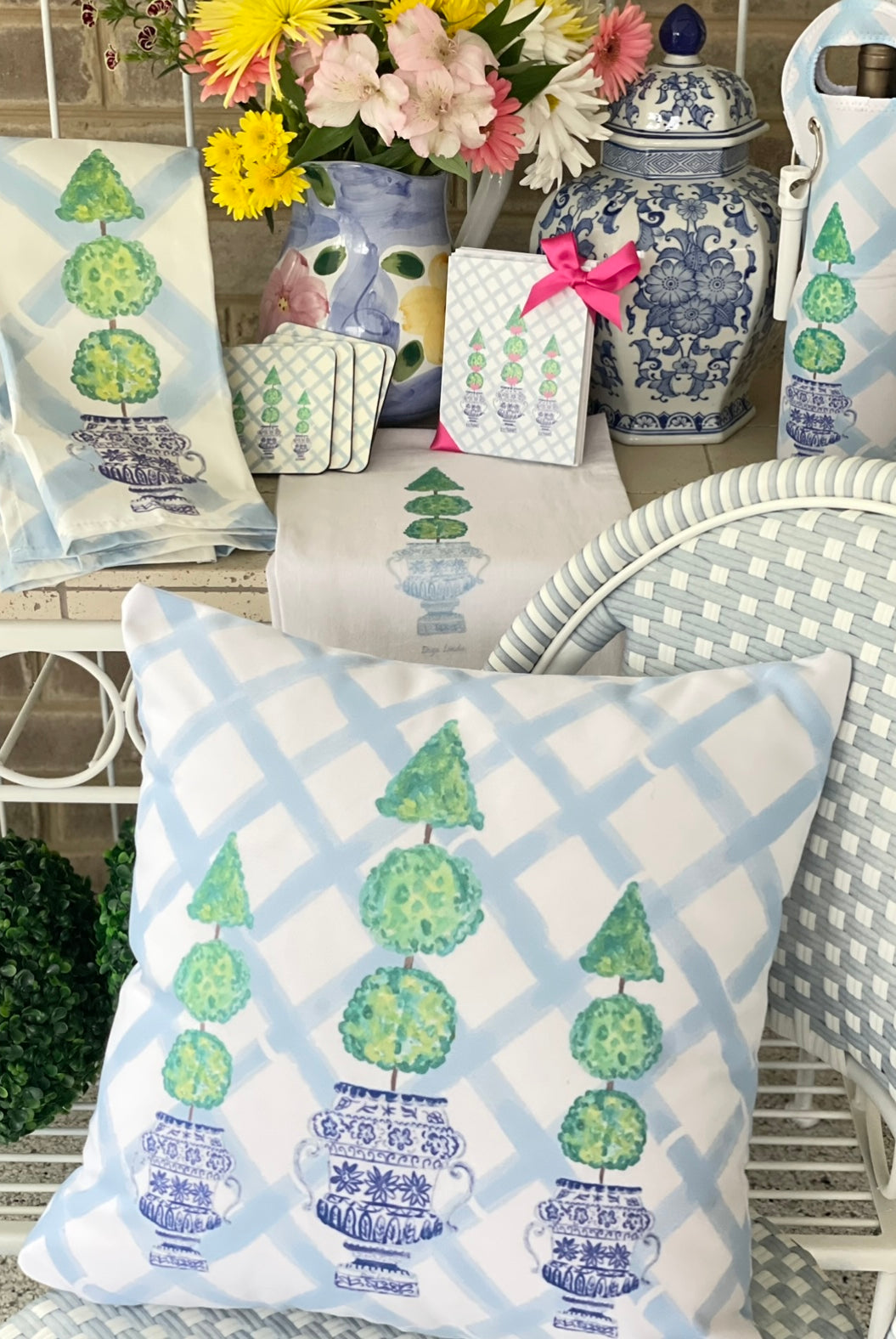 Topiaries in Blue Bamboo Deluxe Large Mug - Diga Linda