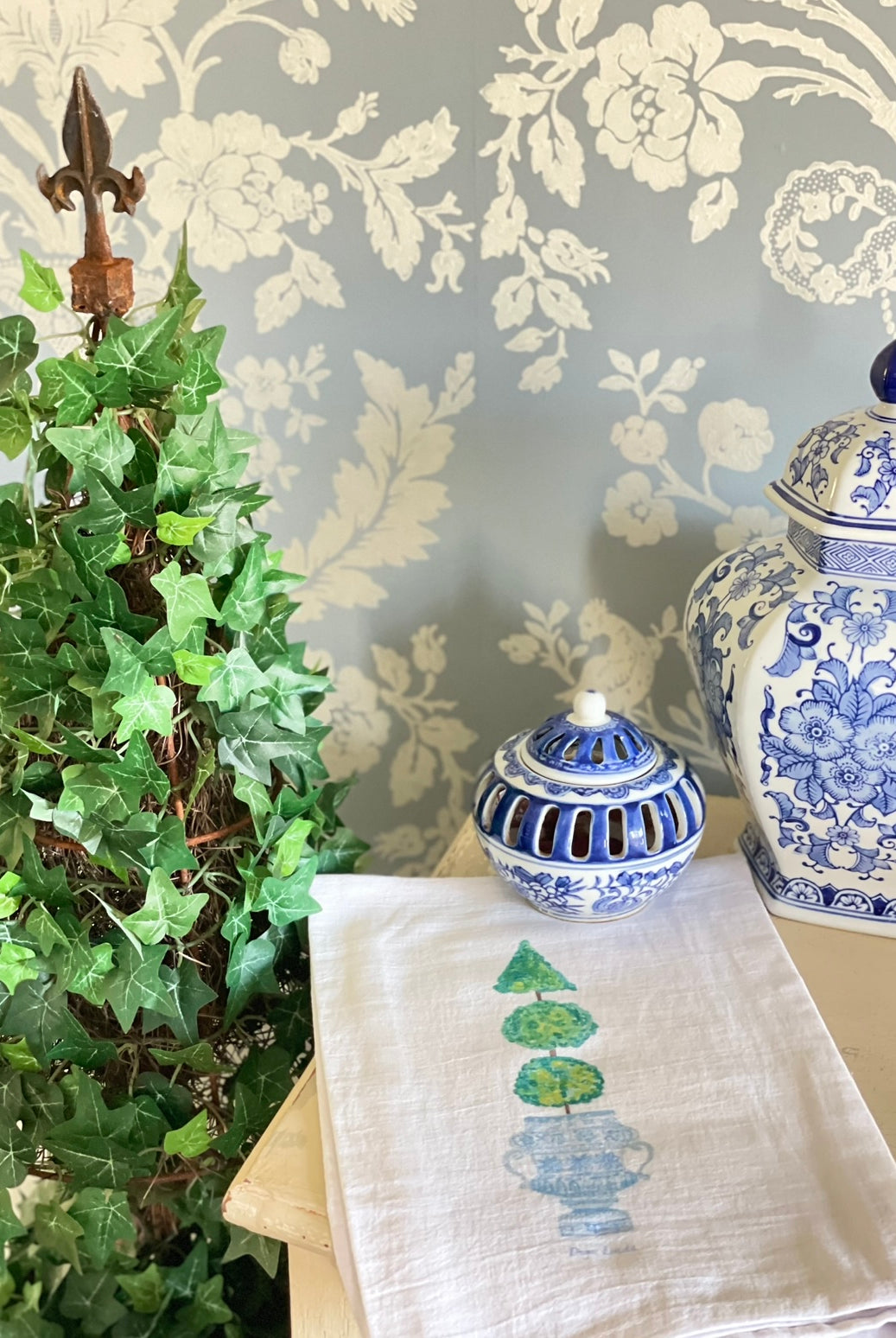 Topiaries in Blue Bamboo Deluxe Large Mug - Diga Linda